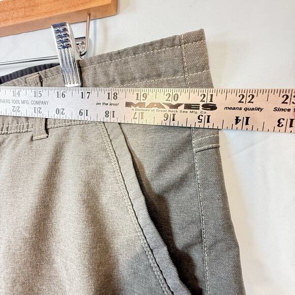 Kuhl Mens SIZE 42 Amphibia Quick Dry Shorts Style # 5129 Dark Gray/Green Khaki - Picture 7 of 11